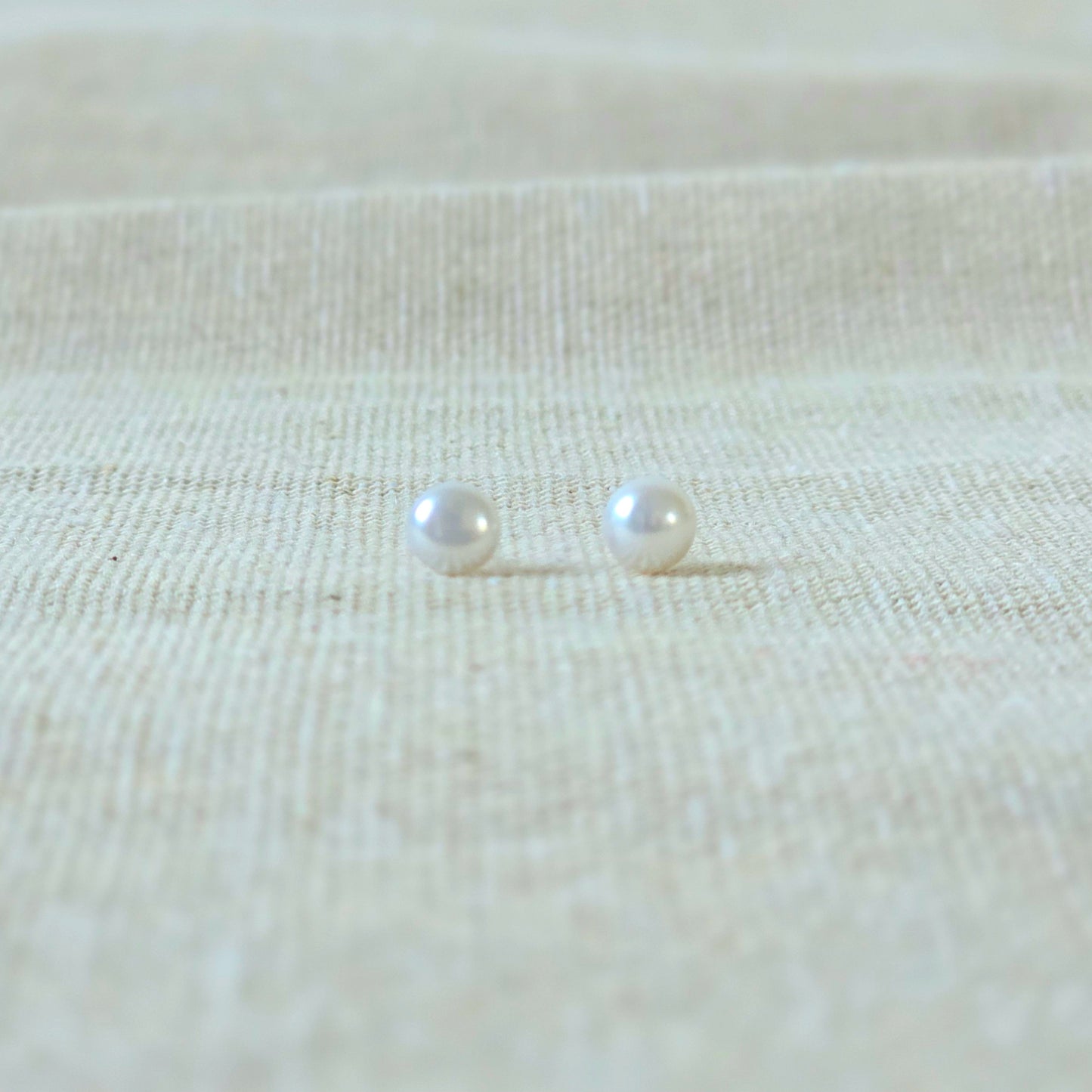 Earrings White Mini Pearl