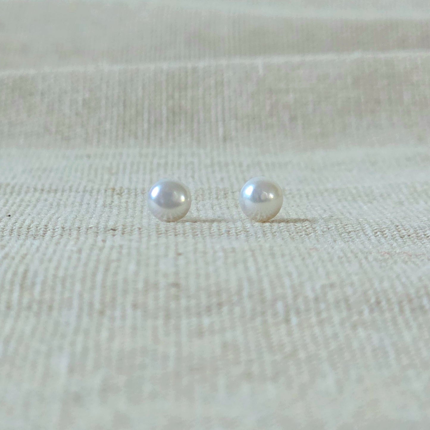 Earrings White Mini Pearl
